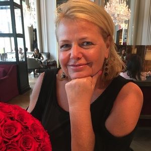 Meet your Posher, Crystal